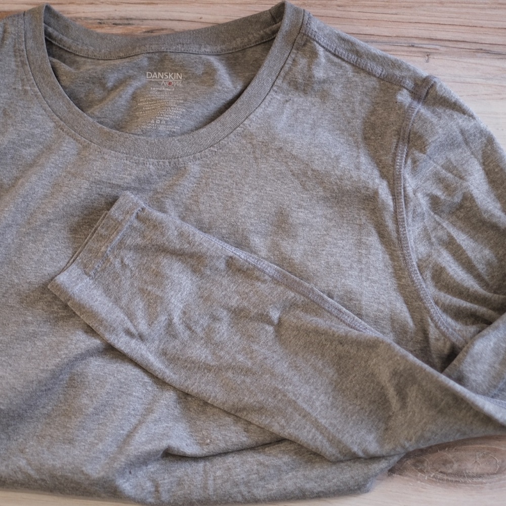 Danskin XL Semi-Fitted Long Sleeve Shirt Womens